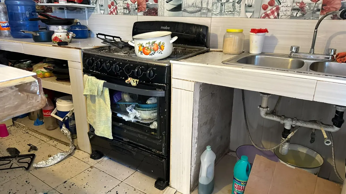 Explota estufa por acumulación de gas y lesiona a mujer en la Lucio Cabañas