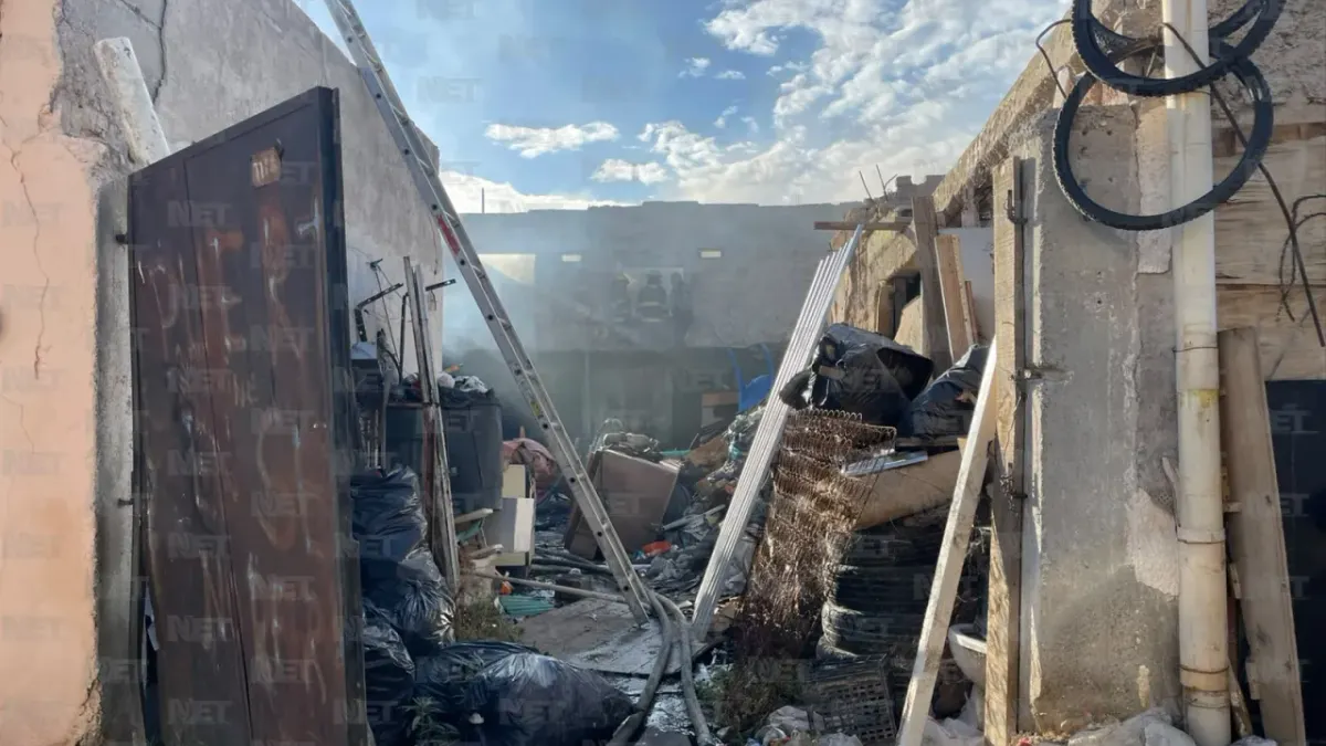 Sofocan Bomberos incendio en vivienda de la colonia Obrera