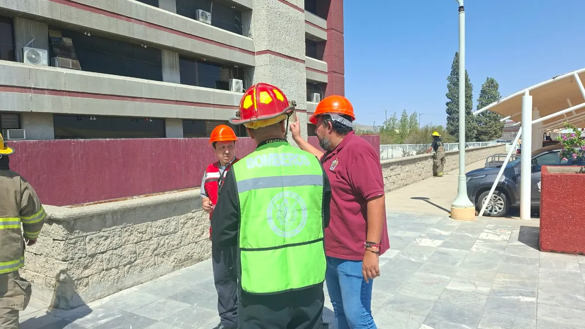 Realizan simulacro de sismo e incendio en Presidencia Municipal de Juárez