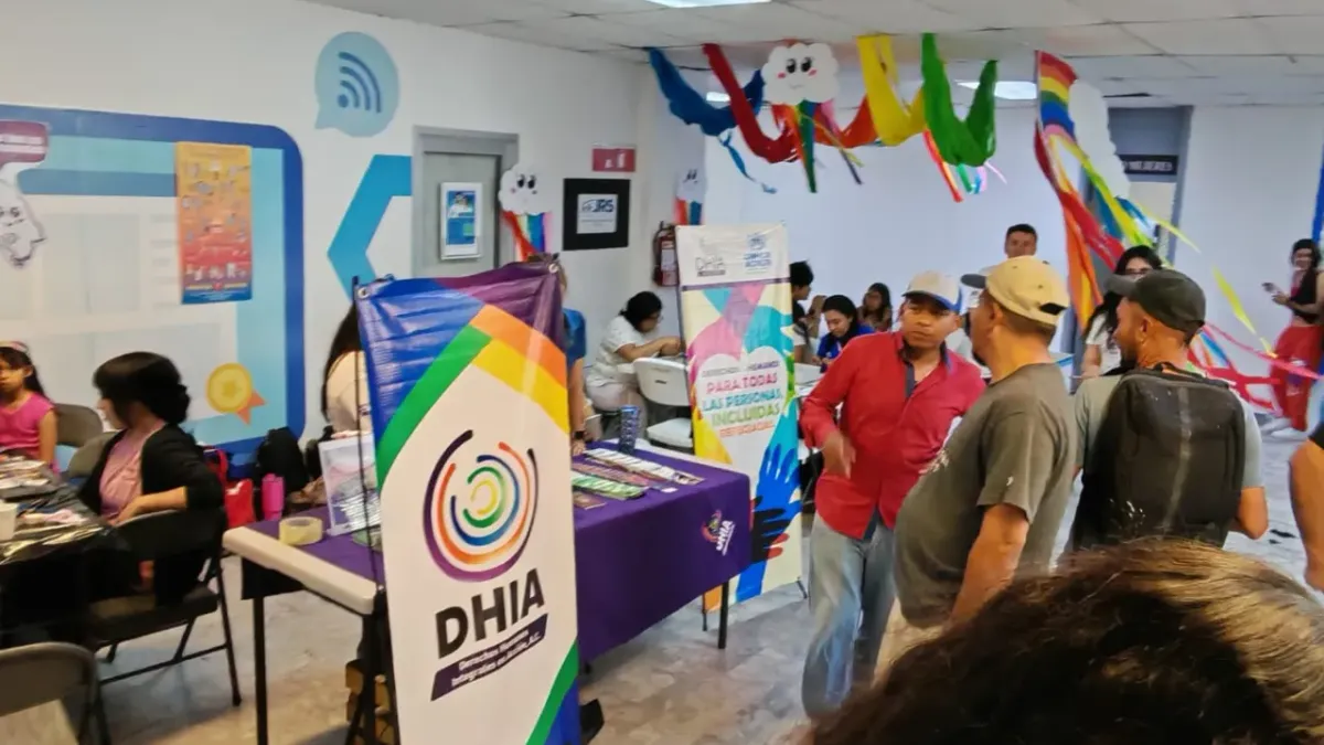 Realiza ACNUR feria de servicios para migrantes en Parque Central