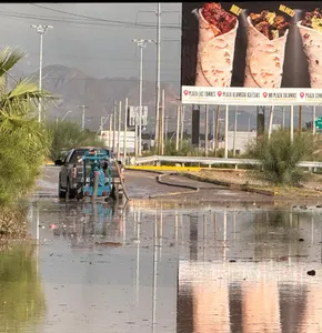 Continúan labores de desagüe en avenida De las Torres por acumulación de agua