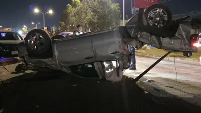 Volcadura en Ejército Nacional deja a una mujer lesionada de gravedad