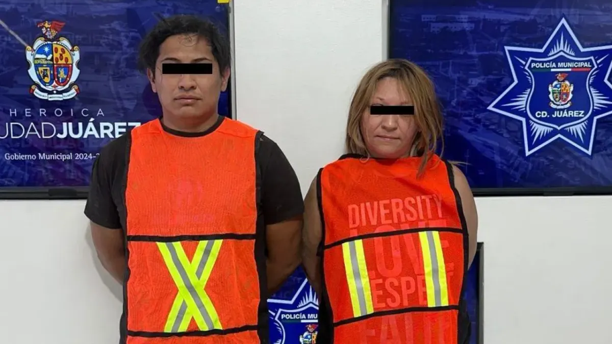 Arrestan a tres adolescentes y dos adultos por agredir a policías
