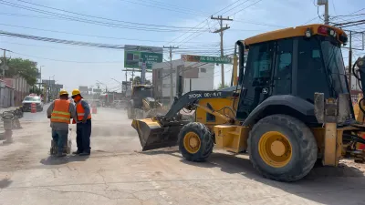 Reparan socavón en avenida De la Raza; prevén reabrir hoy la circulación