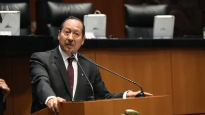 Comparece Leonel Godoy ante Fiscalía por asesinato de alcalde de Uruapan