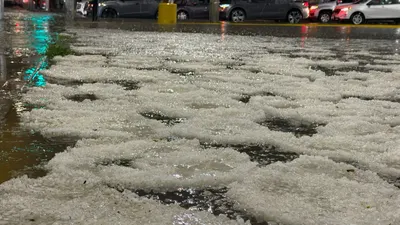 Tormenta con granizo provoca inundaciones y caos vial en Ciudad Juárez