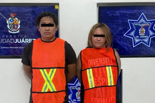 Arrestan a tres adolescentes y dos adultos por agredir a policías