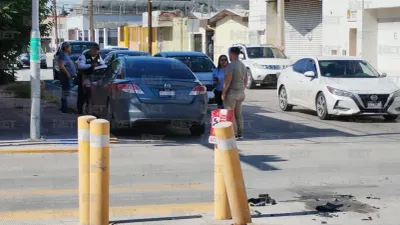 Conductor se pasa semáforo en rojo y provoca choque en la 16 de Septiembre