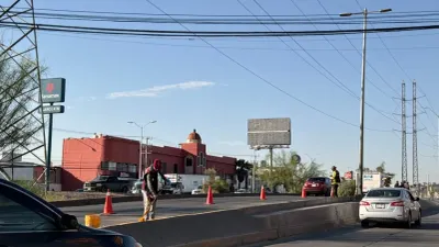Cierran parcialmente carriles en Las Torres por trabajos de mantenimiento