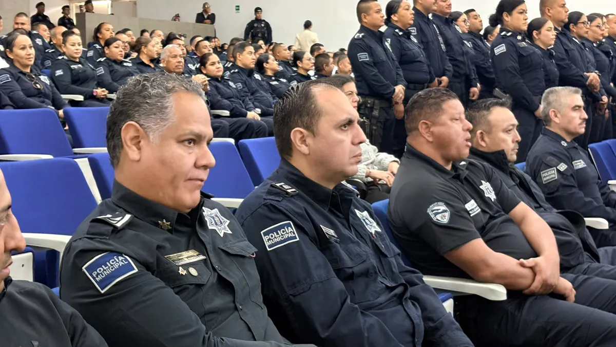 Reconocen a 121 policías de Juárez por su desempeño y trayectoria