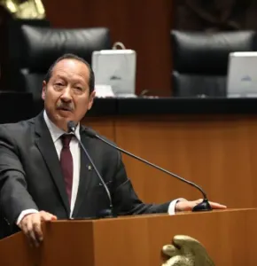 Comparece Leonel Godoy ante Fiscalía por asesinato de alcalde de Uruapan
