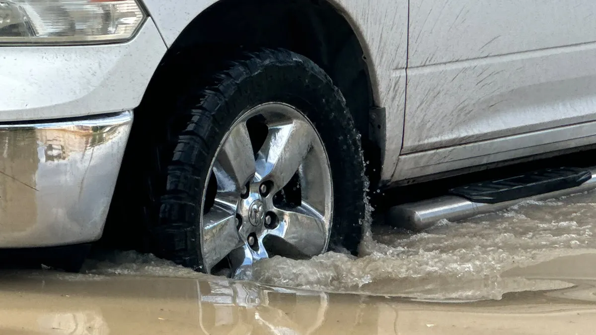 Inunda agua fraccionamientos Gardeno y Natura en Juárez