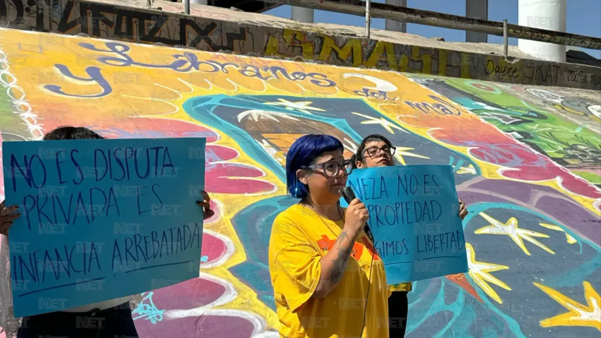 Protesta madre bajo el puente Santa Fe; lleva 8 meses sin ver a su hijo