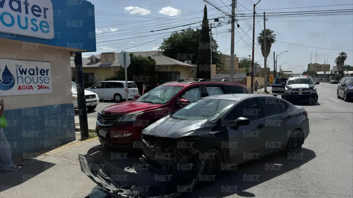 Accidente vial en avenida Insurgentes deja dos mujeres lesionadas