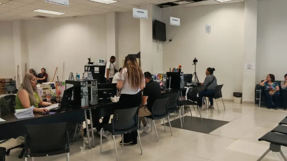 Aprovechan vacaciones para tramitar CURP Biométrica en Pueblito Mexicano