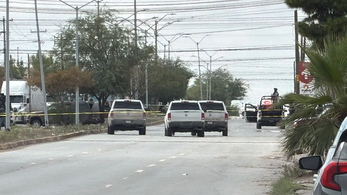 Robo de camioneta desata persecución y balacera sobre Óscar Flores