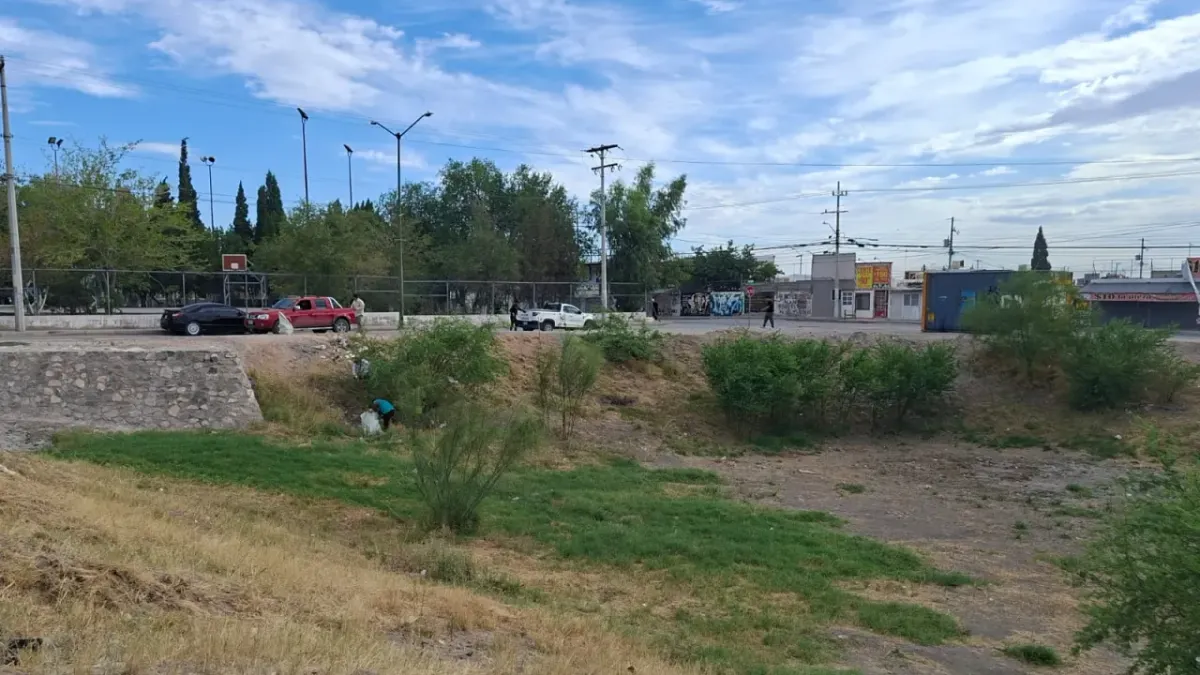 Retira 'Juárez Amanece Limpio' toneladas de basura en colonias del suroriente