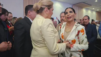 Respalda Maru Campos informe de Alex Domínguez en Chihuahua