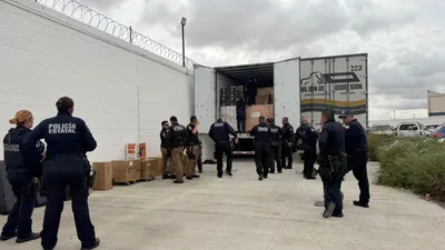 Aseguran dos tractocamiones con mercancía extranjera en Ciudad Juárez