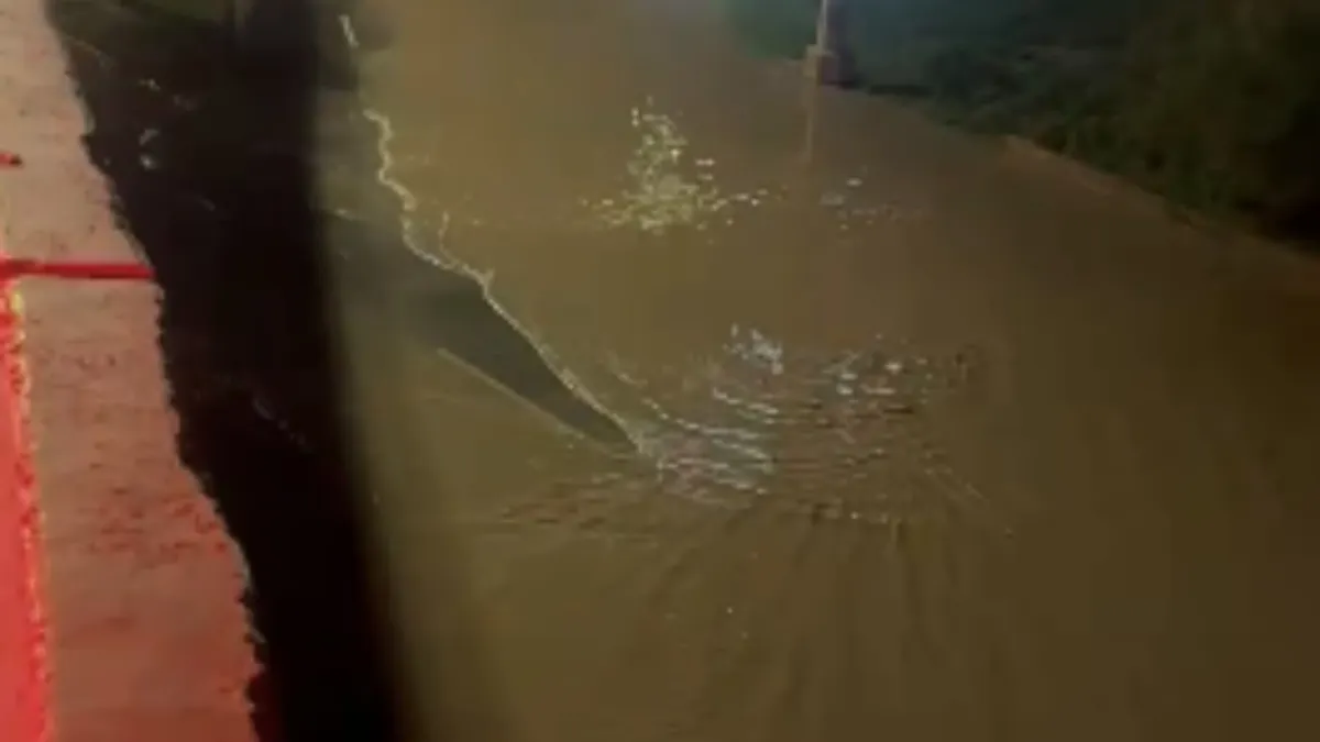 Cierran tres vialidades en Juárez por desbordamiento del río Bravo