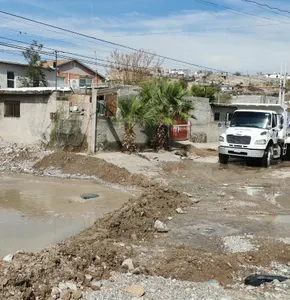 Vecinos de la Francisco Sarabia exigen frenar deslaves en la calle Santiago