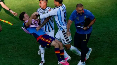 Estalla pelea entre jugadores de España y Argentina tras la final del Mundial