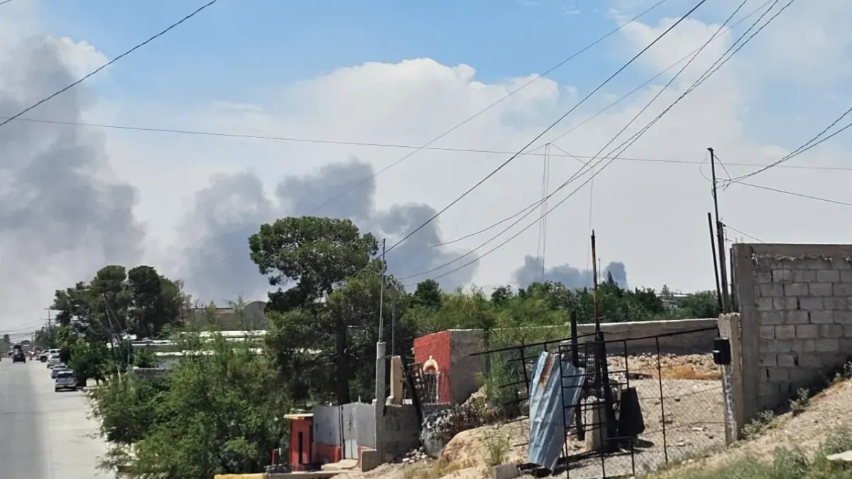 Incendio en recicladora del kilómetro 26 sigue activo tras más de seis horas