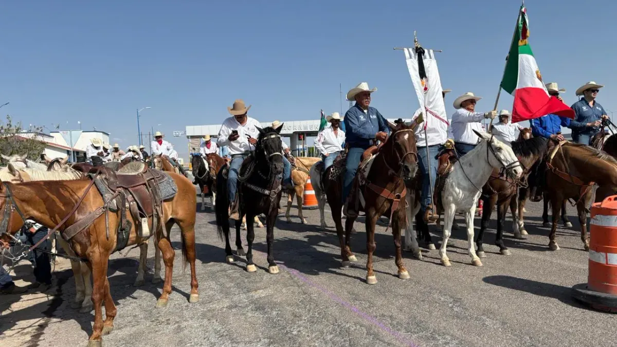 Participa Marco Bonilla en salida de Cabalgata Villista rumbo a Chihuahua
