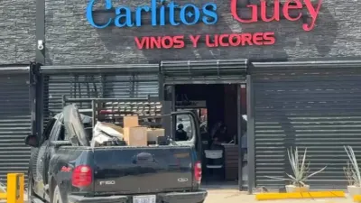 Embargan licorería en Gómez Morín por adeudos millonarios