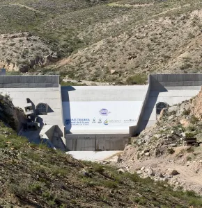 Protege presa al norponiente de Juárez al retener 400 millones de litros de lluvia