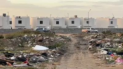 Localizan cadáver envuelto en cobija en terreno baldío de Parajes de San Isidro