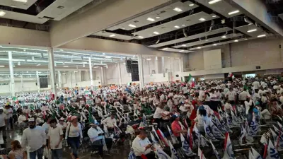 Simpatizantes de Maru Campos abarrotan Centro de Convenciones de Chihuahua