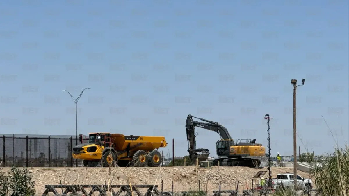 Avanza construcción del 'muro negro' de EU visible desde Juan Pablo II