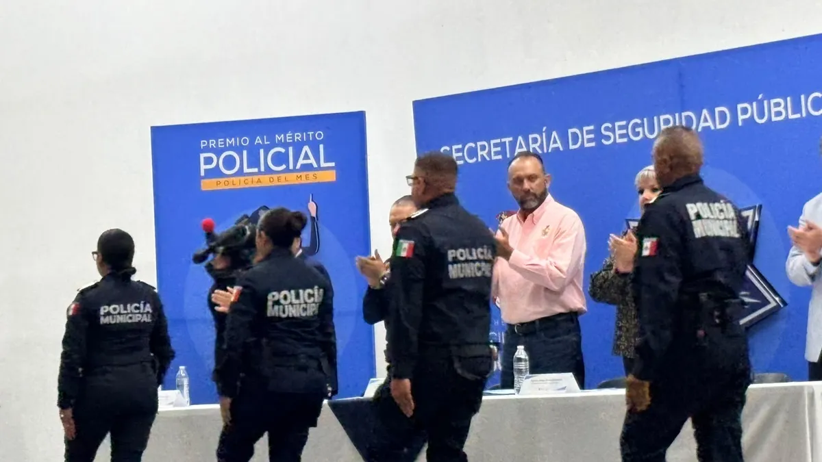 Reconocen a 121 policías de Juárez por su desempeño y trayectoria