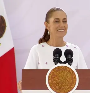 Celebra Sheinbaum su cumpleaños 64 en conferencia Mañanera