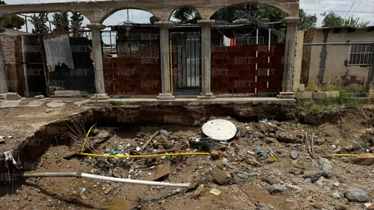 Lluvias abren zanja y afectan viviendas en Granjas de Chapultepec