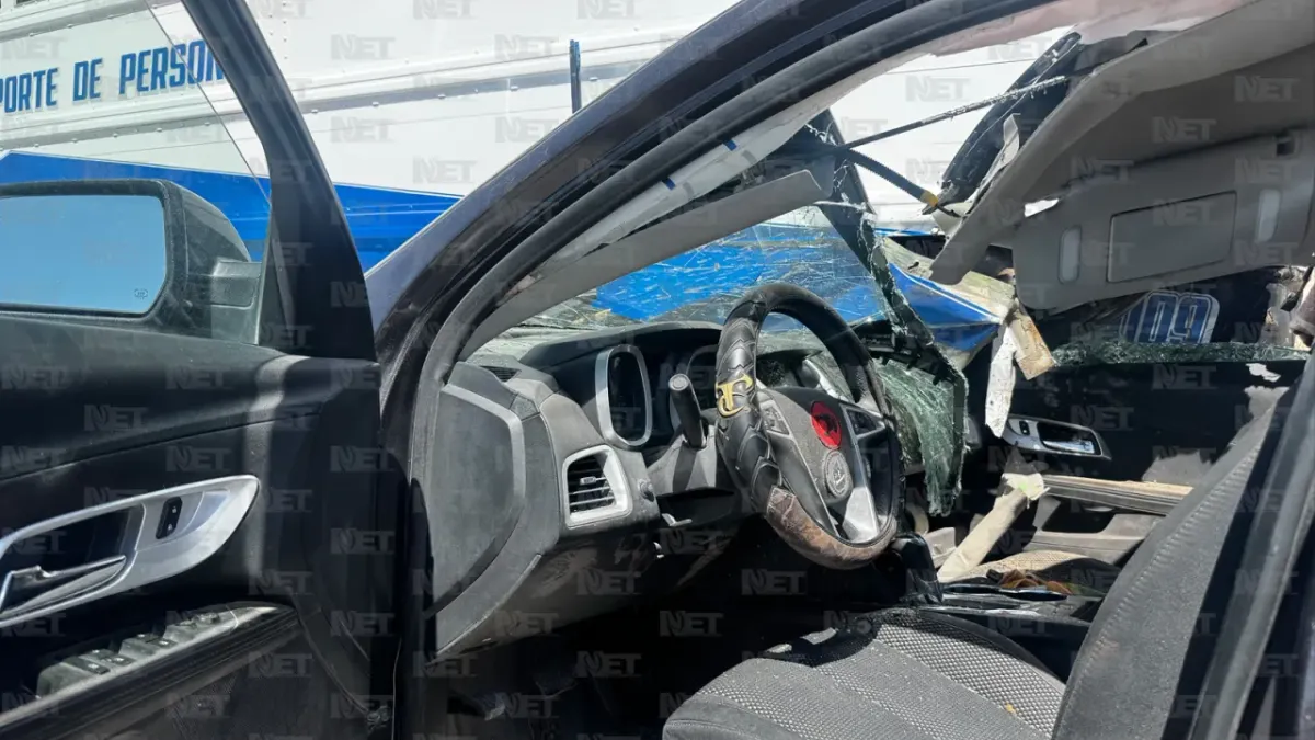 Choca conductor contra camión estacionado en Juárez