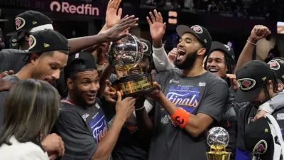 Aplastan Knicks a Cavaliers y regresan a las Finales de la NBA tras 27 años