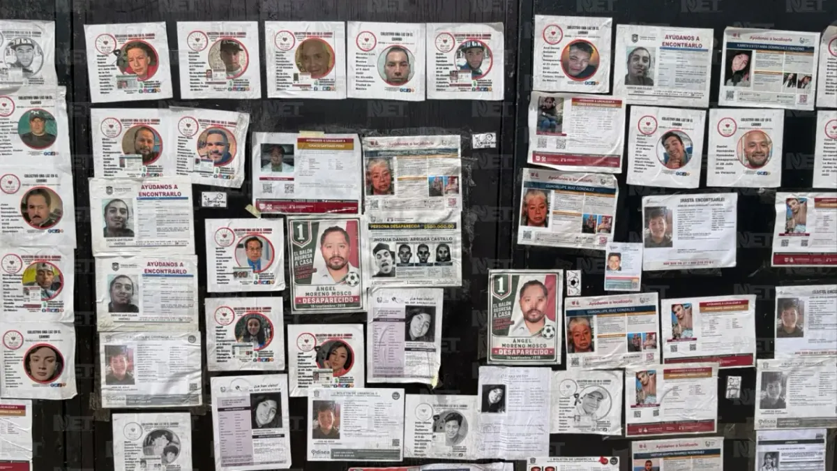 Colocan colectivos fichas de desaparecidos en el Ángel de la Independencia