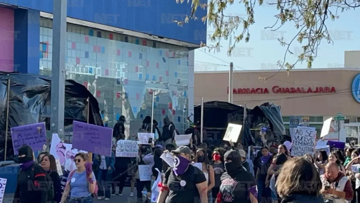 Marchan miles de mujeres en Chihuahua