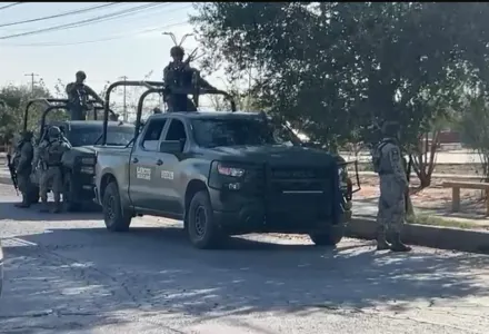 Dejan cartulina con amenazas a un hombre; presunta examante le exige retomar relación