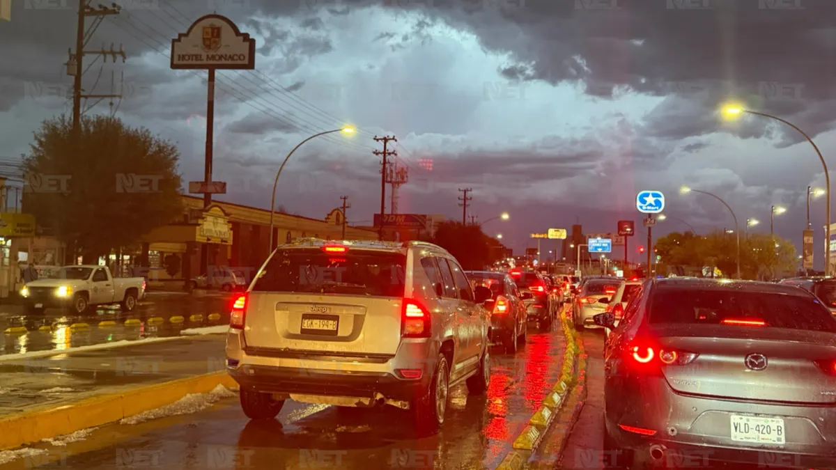Tormenta con granizo provoca inundaciones y caos vial en Ciudad Juárez