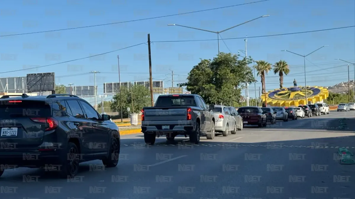 Largas filas en cruces de Juárez para llegar a El Paso