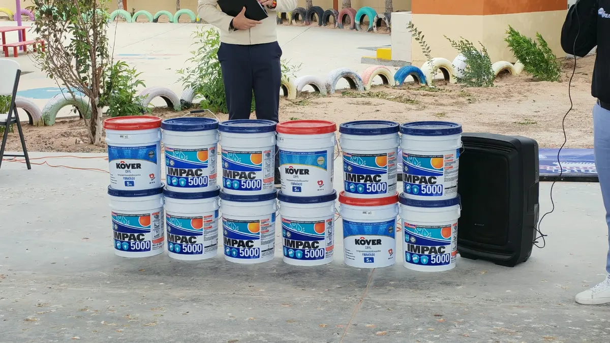 Entrega Ichife materiales a 60 escuelas afectadas por lluvias en Juárez