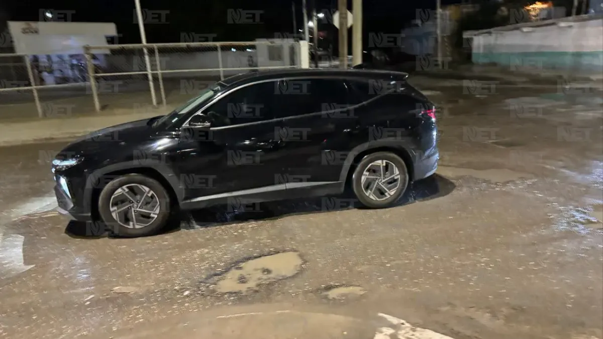 Atiende Municipio zona dañada por baches en avenida de los Aztecas