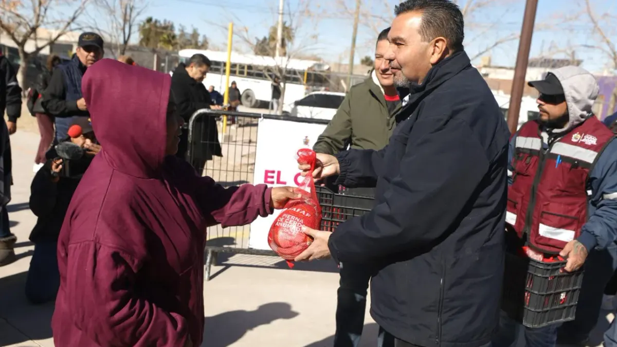 Apoya alcalde a familias en la cuesta de enero, entrega cárnicos