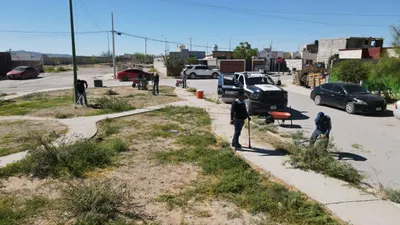 Policía Municipal limpia parques y atiende a vecinos en Jardines de Roma