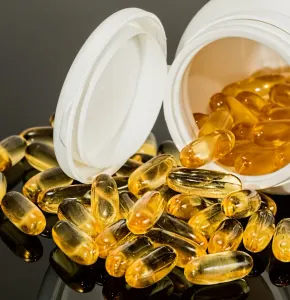 Advierten riesgos por suplementos alimenticios promovidos en redes sociales