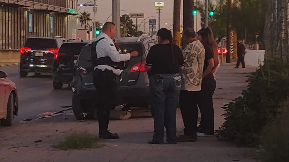 Carambola de cinco vehículos en avenida Tecnológico deja daños materiales