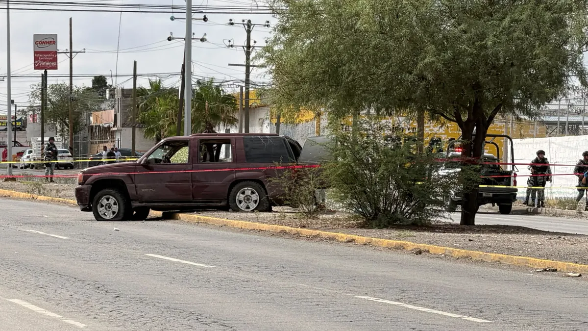 Robo de camioneta desata persecución y balacera sobre Óscar Flores